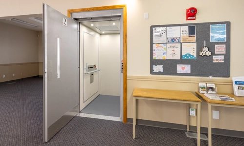 Savaria V-1504 vertical platform lift Savaria V-1504 vertical platform lift